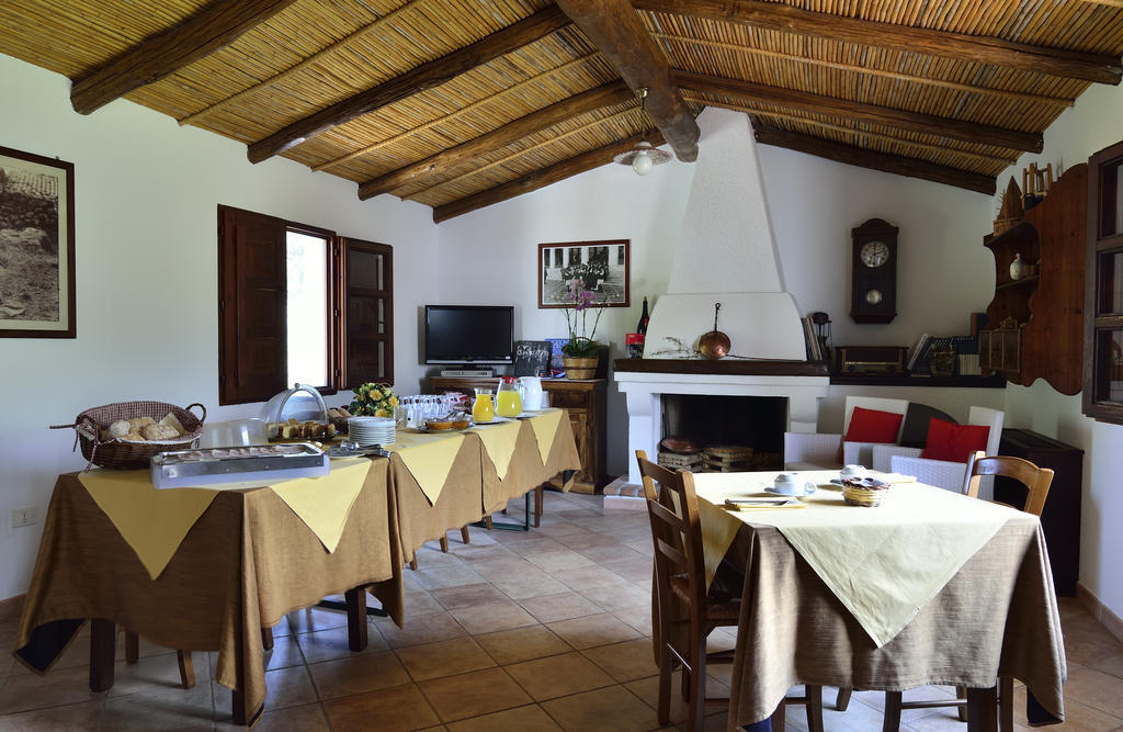 Agriturismo Guthiddai โอเลียนา ภายนอก รูปภาพ